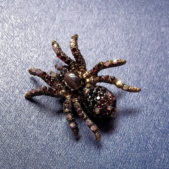 Vintage style Swarovski Crystal spider Brooch. NWT - Picture 3 of 3